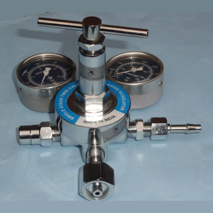 SINGLE STAGE DOUBLE GAUGE NITROUS OXIDE REGULATOR