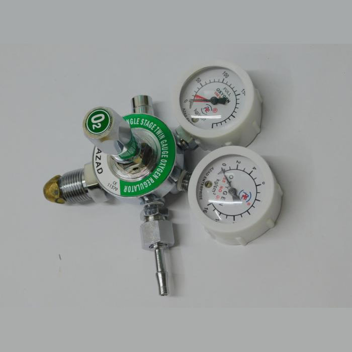 Single stage twin gauge oxygen regulator